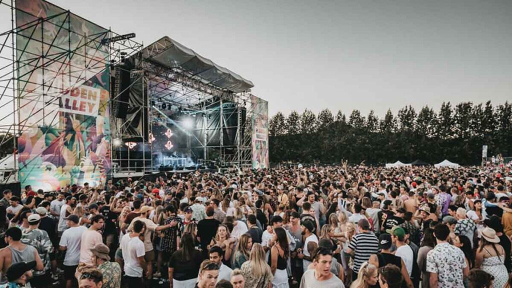 From wine festivals to cultural events, explore New Zealand’s top festivals in style. Travel stress-free with HAULA’s private shuttle and bespoke tour services.